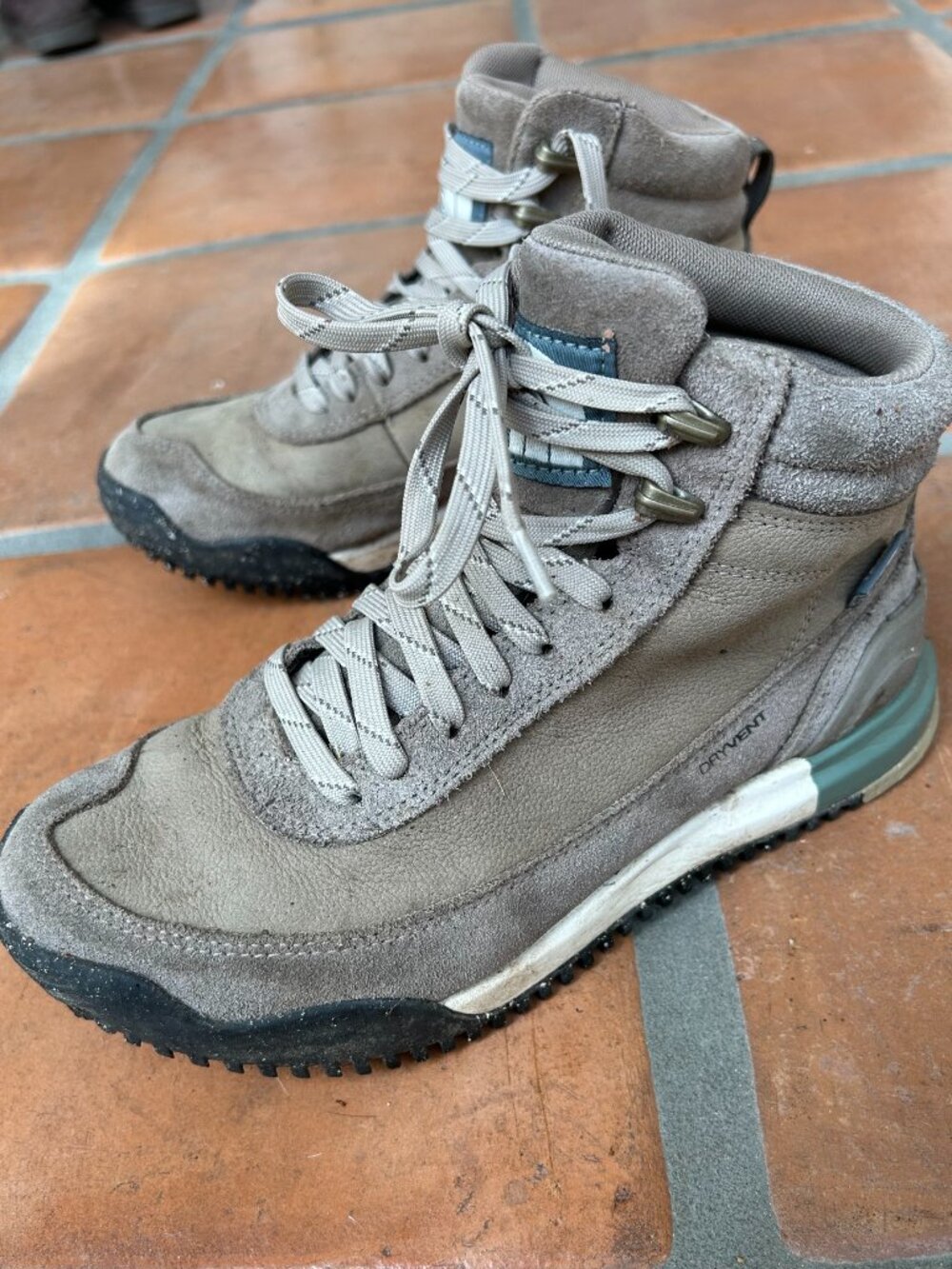 North Face Back-To-Berkeley Hiking Boots Size 8